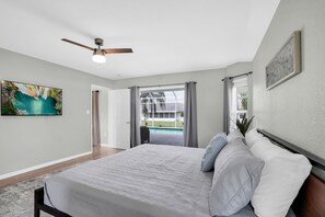 3 bedrooms, desk, iron/ironing board, free WiFi