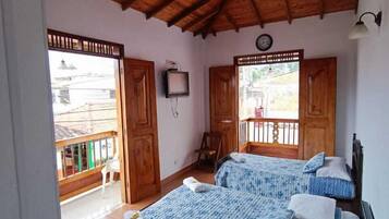 Basic Triple Room | WiFi (free), bed sheets