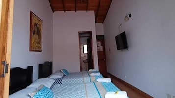 Basic Triple Room | WiFi (free), bed sheets