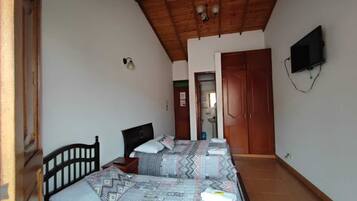 Basic Triple Room | WiFi (free), bed sheets