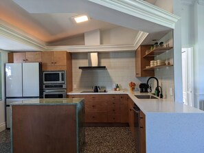 Private kitchen - Beautiful 3 bedroom, surrounded by tropical gardens (Fort Myers)
