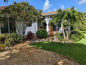 Property grounds - Beautiful 3 bedroom, surrounded by tropical gardens (Fort Myers)