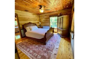 4 bedrooms, iron/ironing board, travel crib, free WiFi