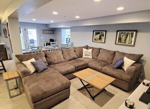 TV - LOZ Oasis with Kayaks, Private Dock, Fire Pit & more! (Sunrise Beach)