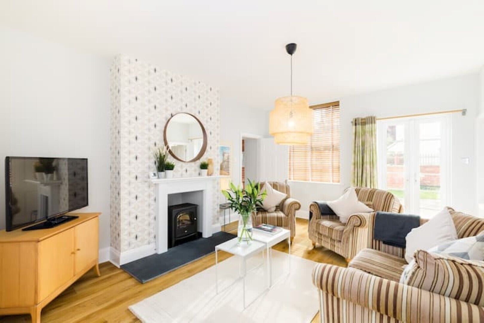 Smart TV, lettore DVD, libri