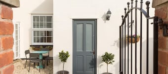 Fabulous 3 Bed Apartment with Private Courtyard