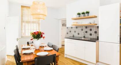 Fabulous 3 Bed Apartment with Private Courtyard