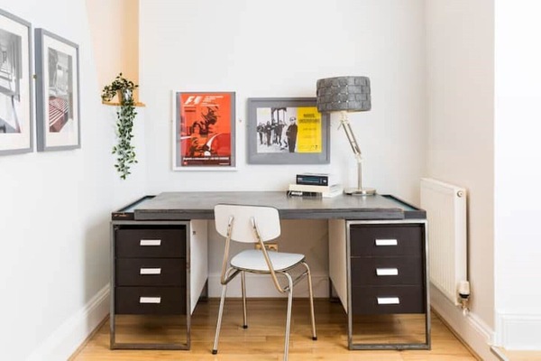 3 bedrooms, desk, iron/ironing board, travel cot