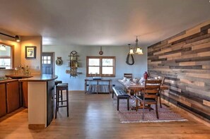 Dining - Quiet mountain getaway with lots of privacy (Ridgway)