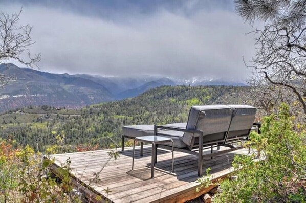 Property grounds - Quiet mountain getaway with lots of privacy (Ridgway)