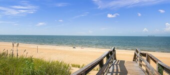 Minutes to the Beach! 3 BR 2 BA Huge Home- Fenced Yard- Dogs welcome!