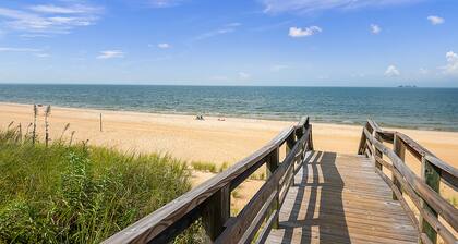 Minutes to the Beach! 3 BR 2 BA Huge Home- Fenced Yard- Dogs welcome!