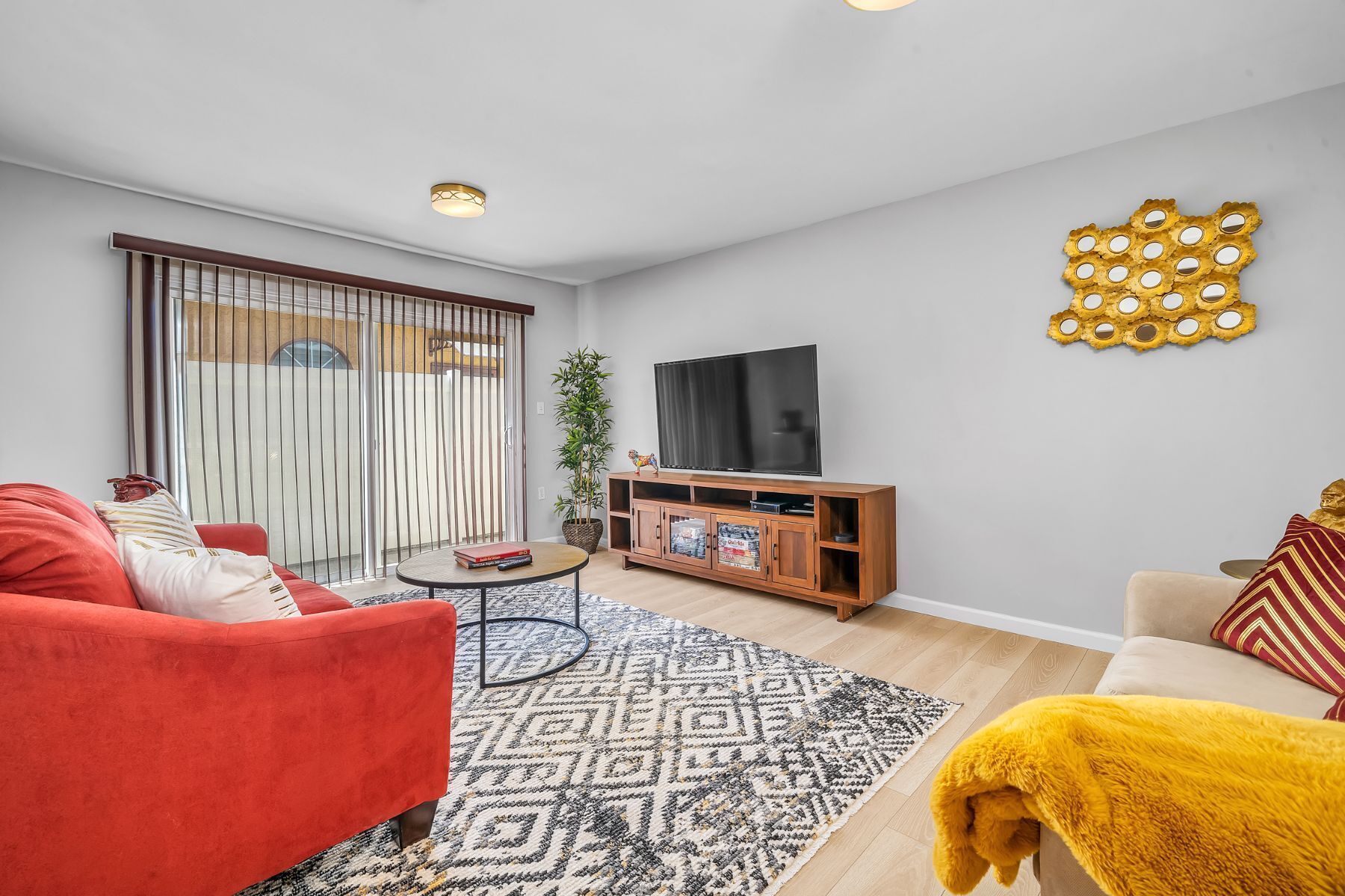 5BR Home Lake Balboa-Sleeps10 w Gazebo&Basketball!