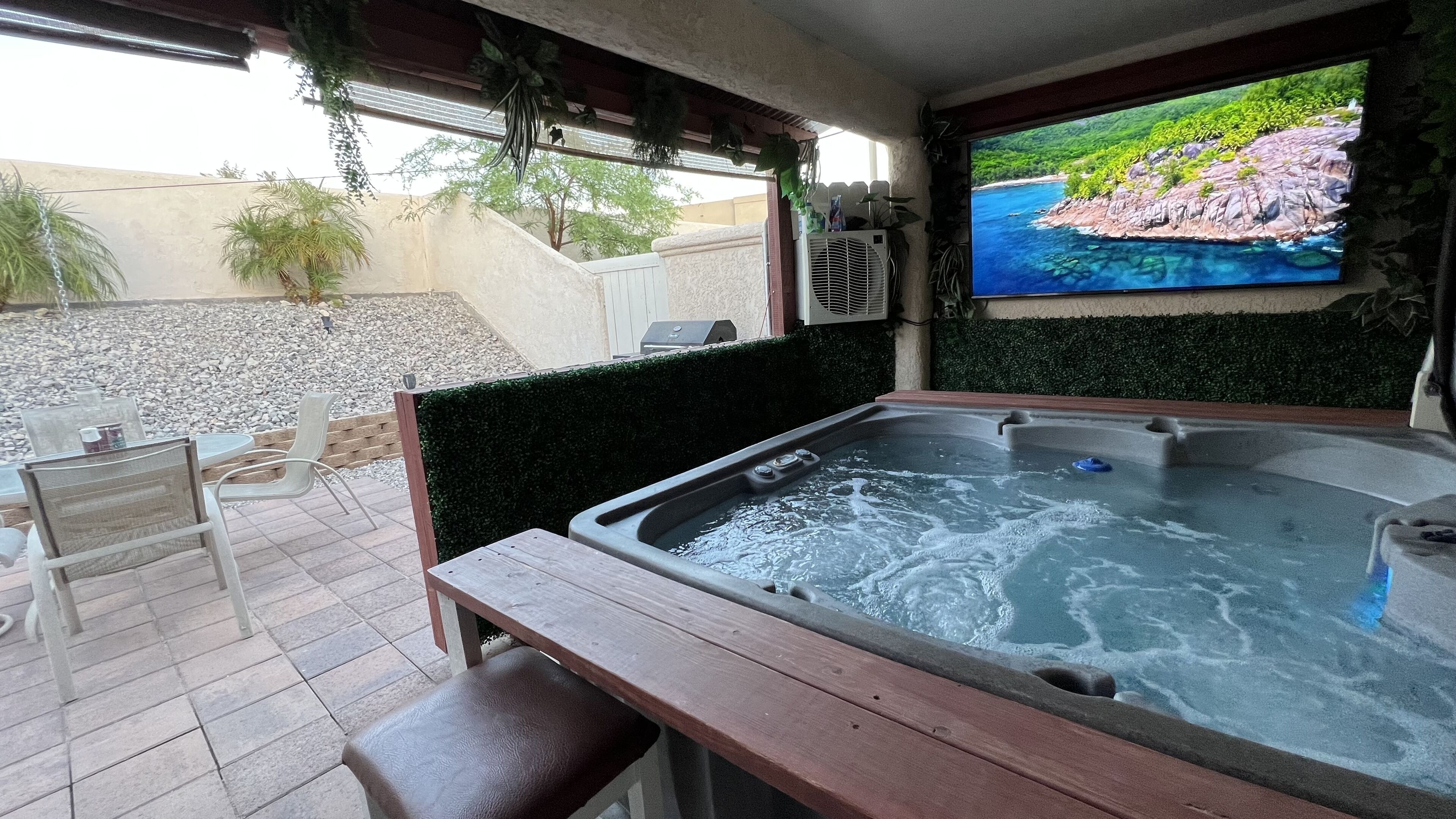 2 master bed & bath boat parking 2.4 miles to Windsor boat launch