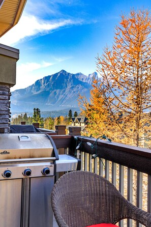 Property grounds - "Summit" at The Lodges of Canmore (Canmore)
