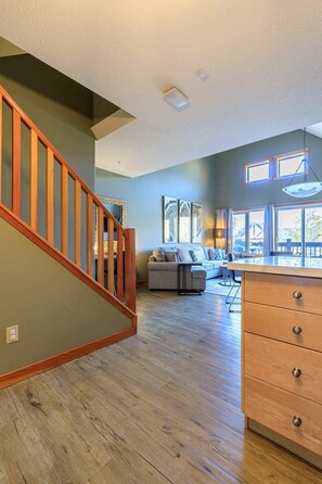 Interior - "Summit" at The Lodges of Canmore (Canmore)