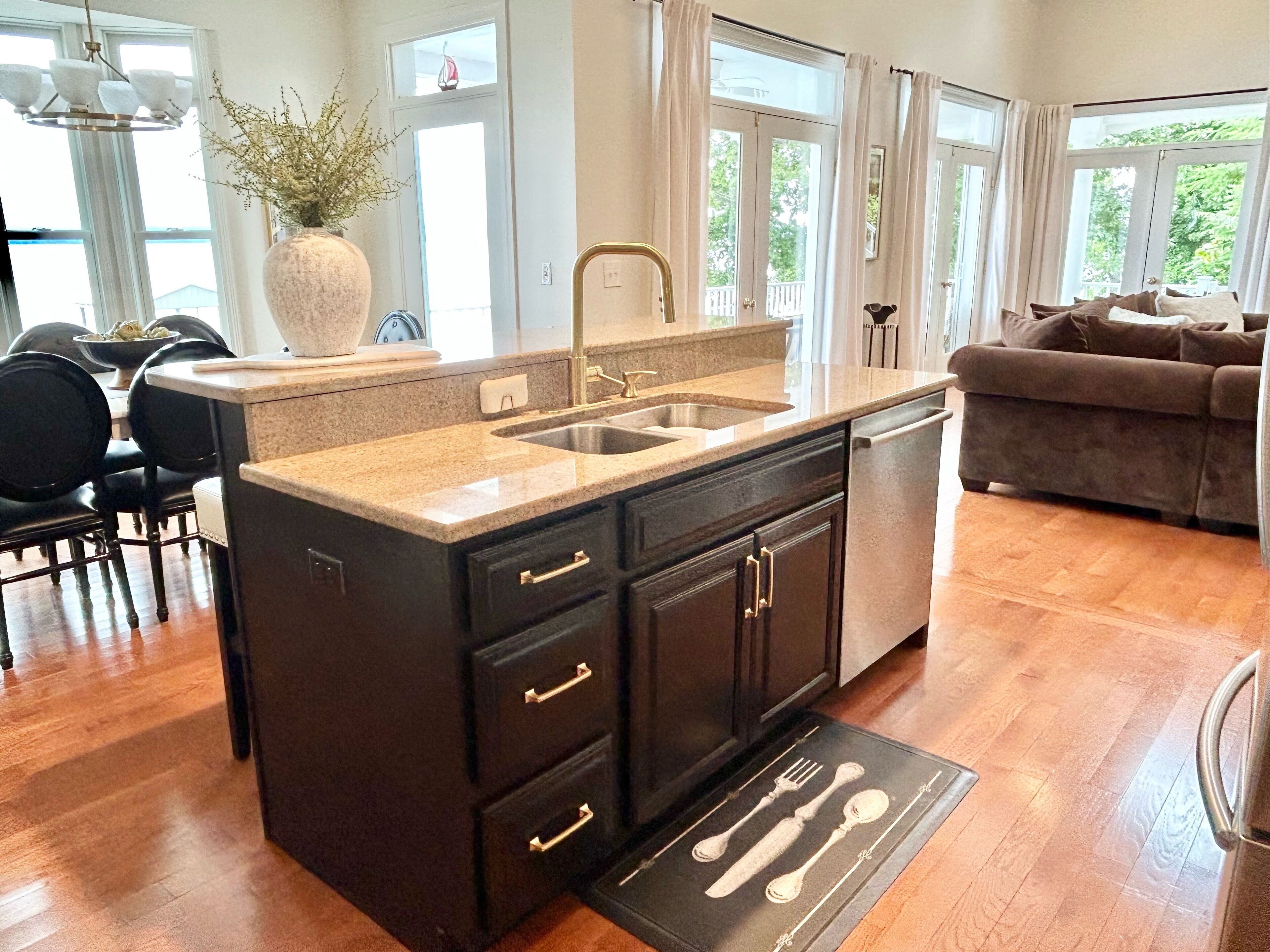 Your dream vacation on gorgeous Seneca Lake!! Luxury lakeside living!