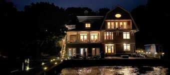 Your dream vacation on gorgeous Seneca Lake!! Luxury lakeside living!