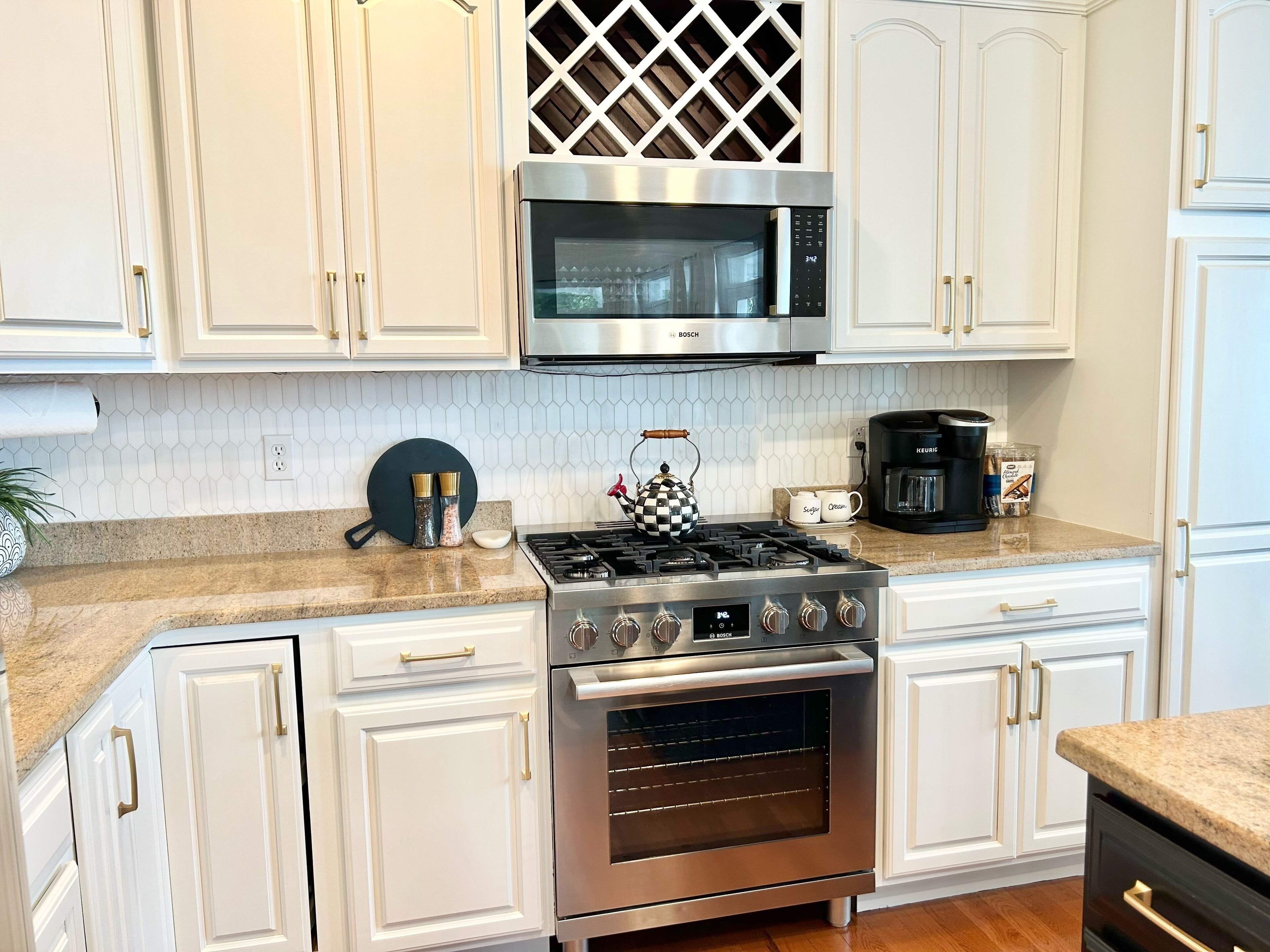 Your dream vacation on gorgeous Seneca Lake!! Luxury lakeside living!