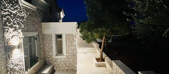 Beautiful new house in Portoheli with great view