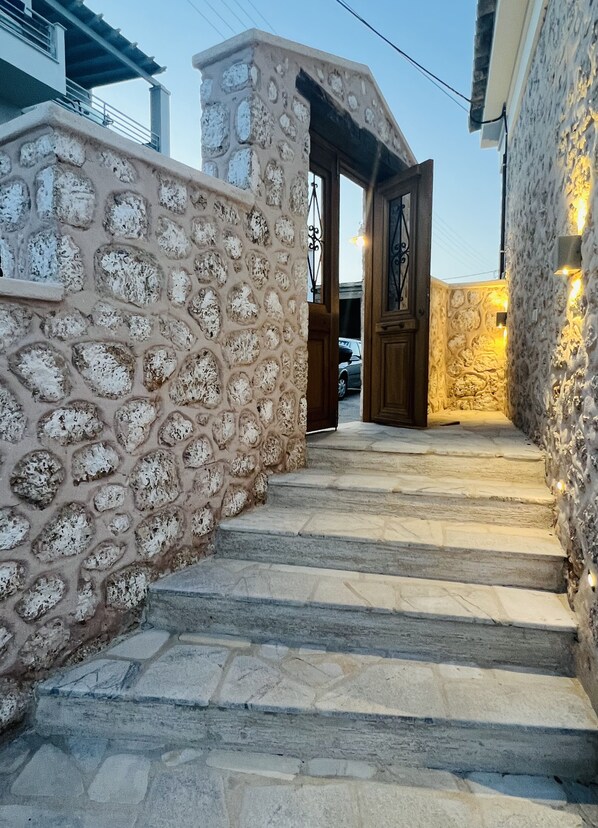 Exterior detail - Beautiful new house in Portoheli with great view (Πόρτο Χέλι)