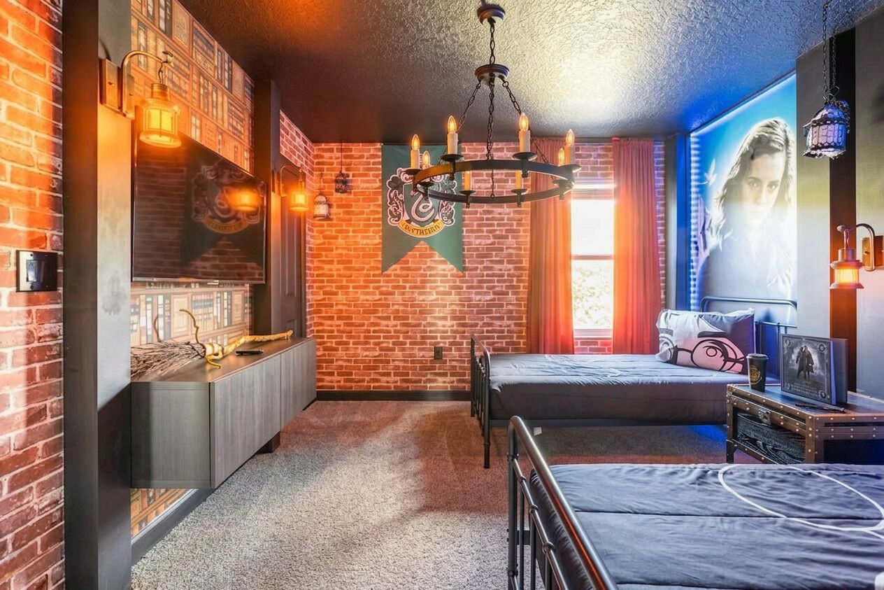 10 bedrooms, iron/ironing board, WiFi, bed sheets