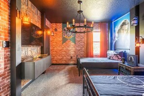 10 bedrooms, iron/ironing board, WiFi, bed sheets