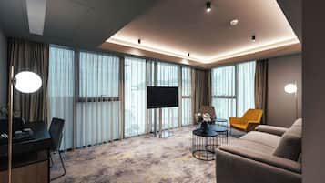 Senior Suite | Living area | 100-cm flat-screen TV with cable channels, TV