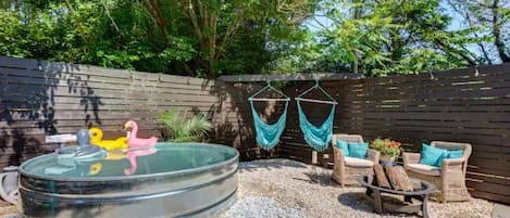Bañera de hidromasaje al aire libre