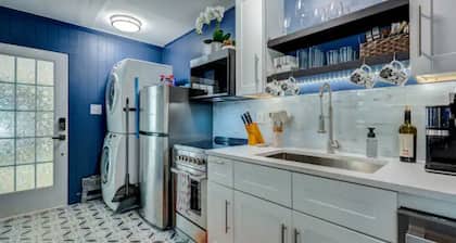 Cozy King Blue H2O Staycation , Stock Tank Pool, Hot Tub, Fire Pit Pets OK!