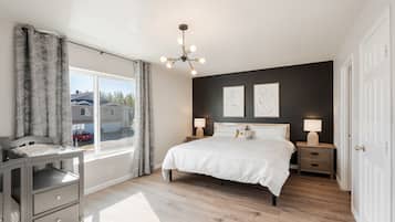 3 Schlafzimmer, BĂŒgeleisen/BĂŒgelbrett, kostenloses WLAN, BettwĂ€sche