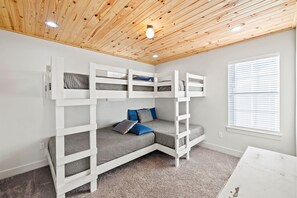 6 bedrooms, iron/ironing board, travel crib, free WiFi
