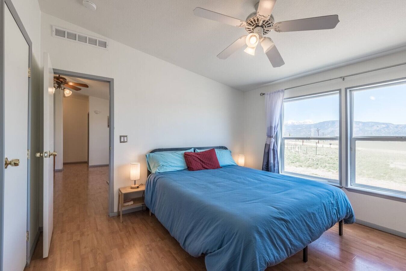 3 slaapkamers, een bureau, een strijkplank/strijkijzer, gratis wifi