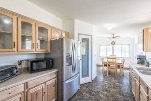 Fridge, microwave, oven, stovetop - Dog Friendly w/ Incredible Views STR #007504 (Buena Vista)