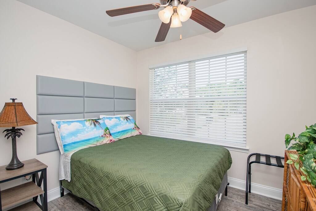 3-Bedroom Duplex with Free Parking - Near Beach!