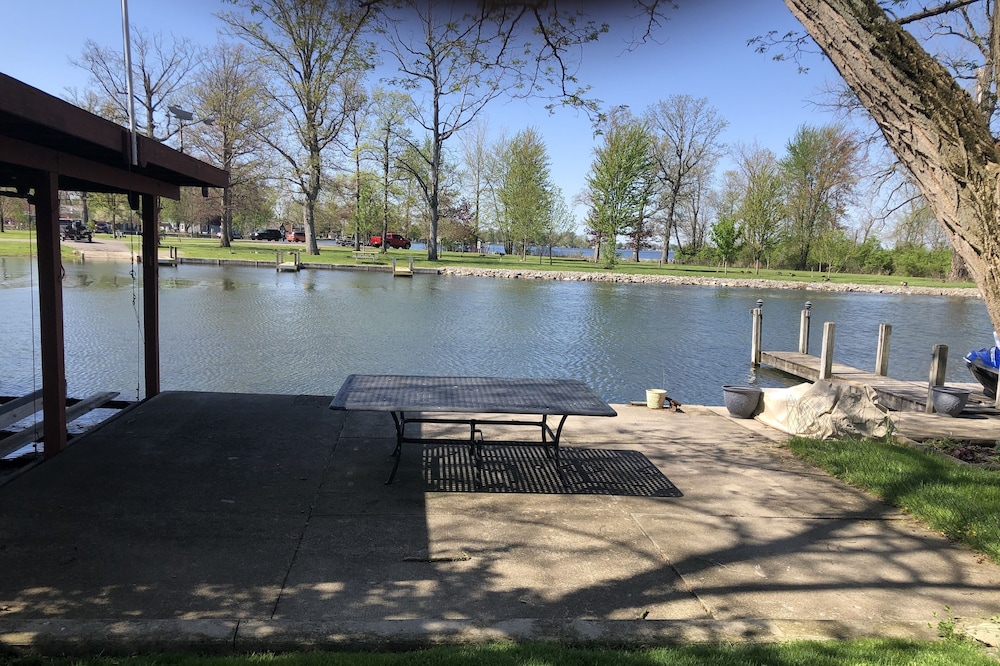 Beautiful Lakefront 3-bedroom 3 full bath home + large play yard; Sleeps 9-10!