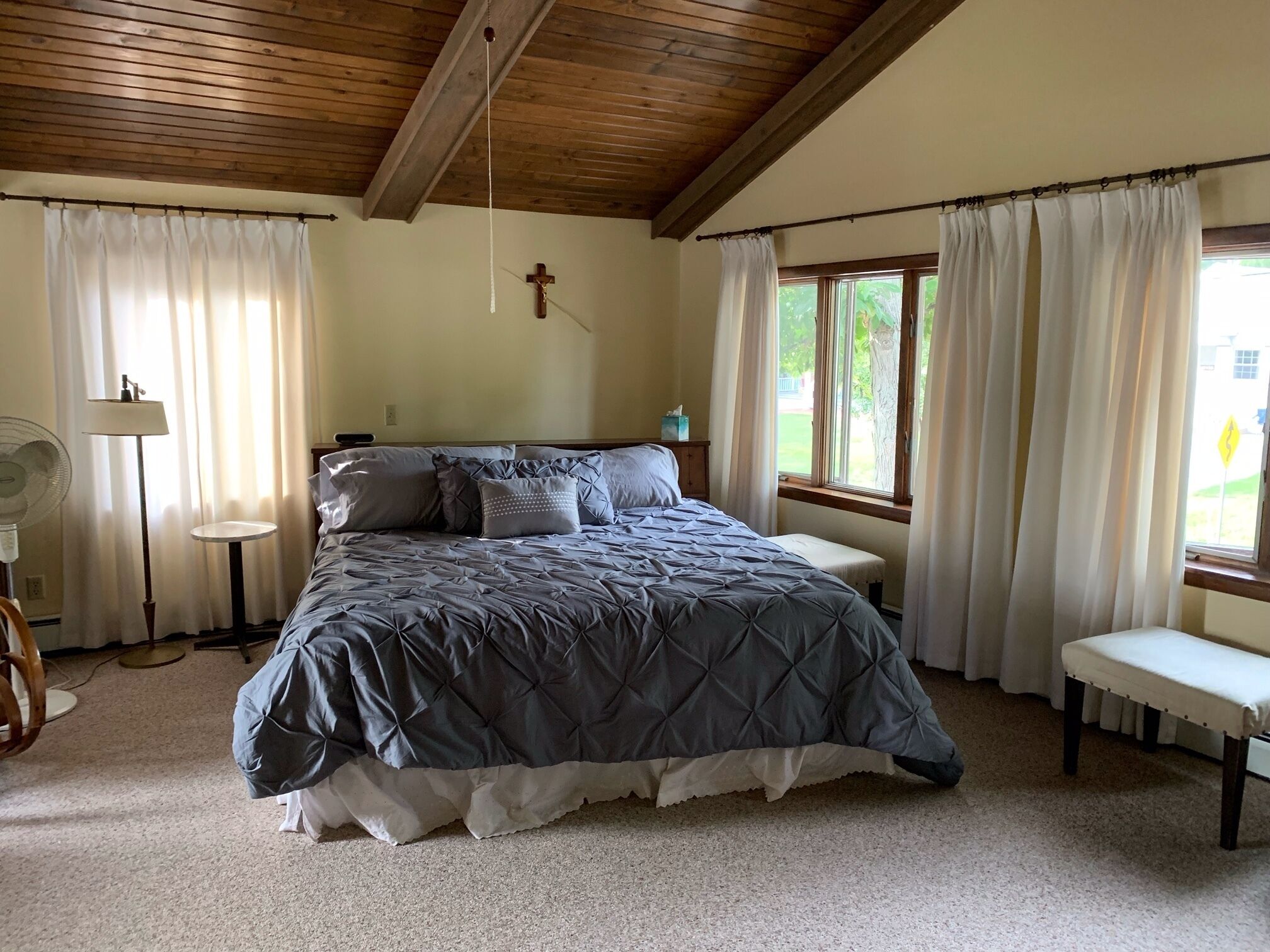 Beautiful Lakefront 3-bedroom 3 full bath home + large play yard; Sleeps 9-10!