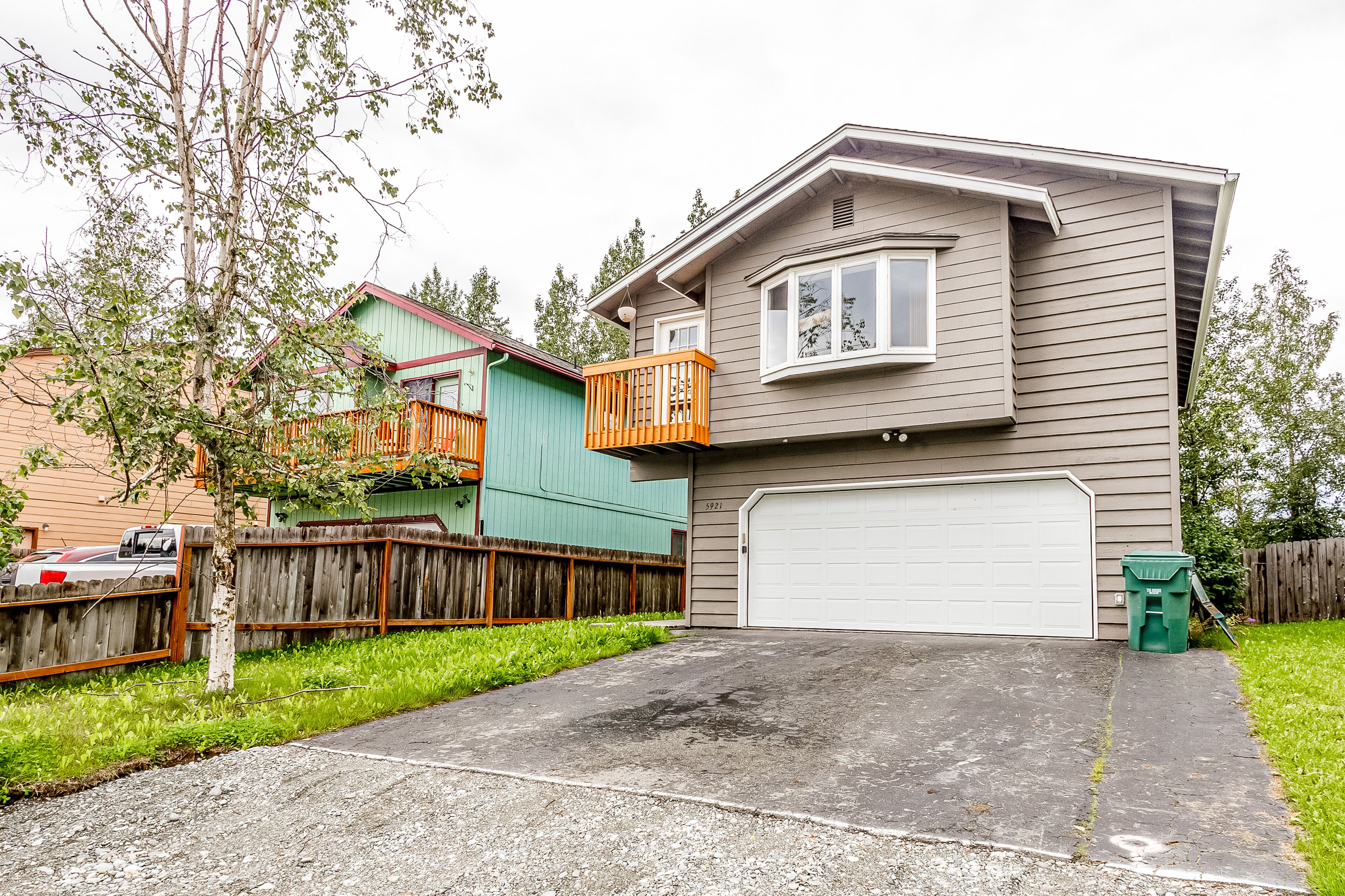 Enchanting dog-friendly home with patio, full kitchen, fast WiFi, & washer/dryer