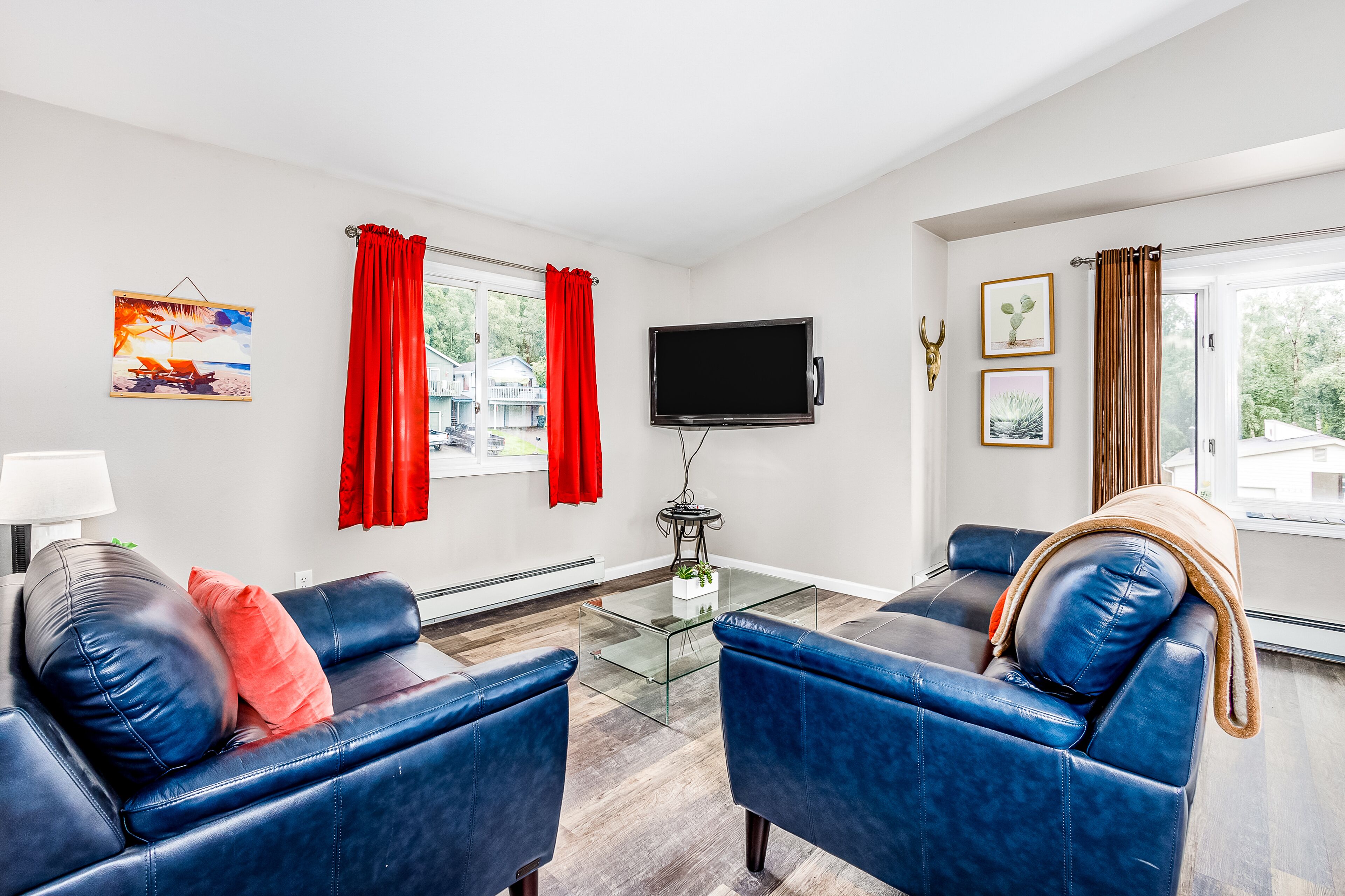 Enchanting dog-friendly home with patio, full kitchen, fast WiFi, & washer/dryer