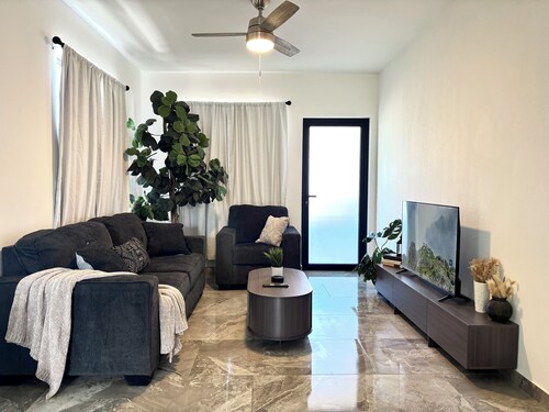 Downtown Stay - 3-Min Walk to Water Taxi