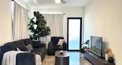 Downtown Stay - 3-Min Walk to Water Taxi