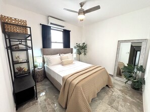 2 slaapkamers, een bureau, een strijkplank/strijkijzer, gratis wifi