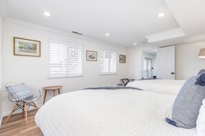 2 bedrooms, desk, iron/ironing board, free WiFi - Beautifully Renovated Apartment Near Little Cottonwood Canyon (Sandy)