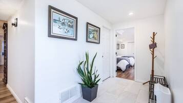 2 habitaciones, escritorio, tabla de planchar con plancha y wifi gratis