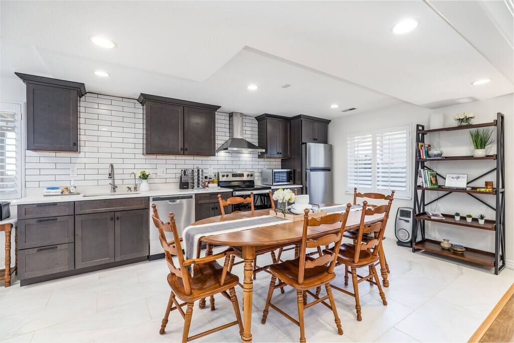 It is conveniently located close to the canyon. Perfect for for you to enjoy the outdoors!