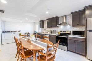 Fridge, microwave, oven, stovetop - Beautifully Renovated Apartment Near Little Cottonwood Canyon (Sandy)