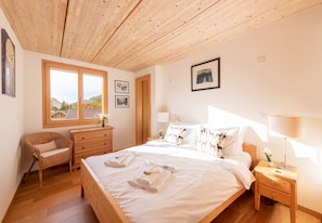 3 chambres, fer et planche à repasser, Wi-Fi gratuit, draps fournis
