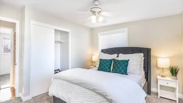 3 bedrooms, desk, iron/ironing board, free WiFi