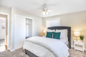 3 habitaciones, escritorio, tabla de planchar con plancha y wifi gratis 