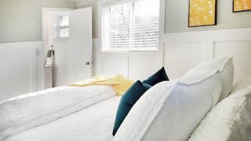 3 bedrooms, desk, iron/ironing board, free WiFi